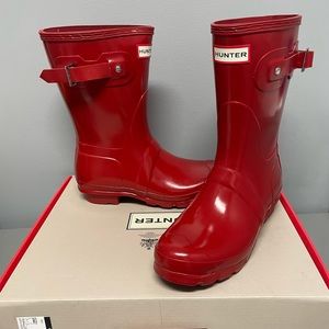 Military Red short gloss Hunter boots.
